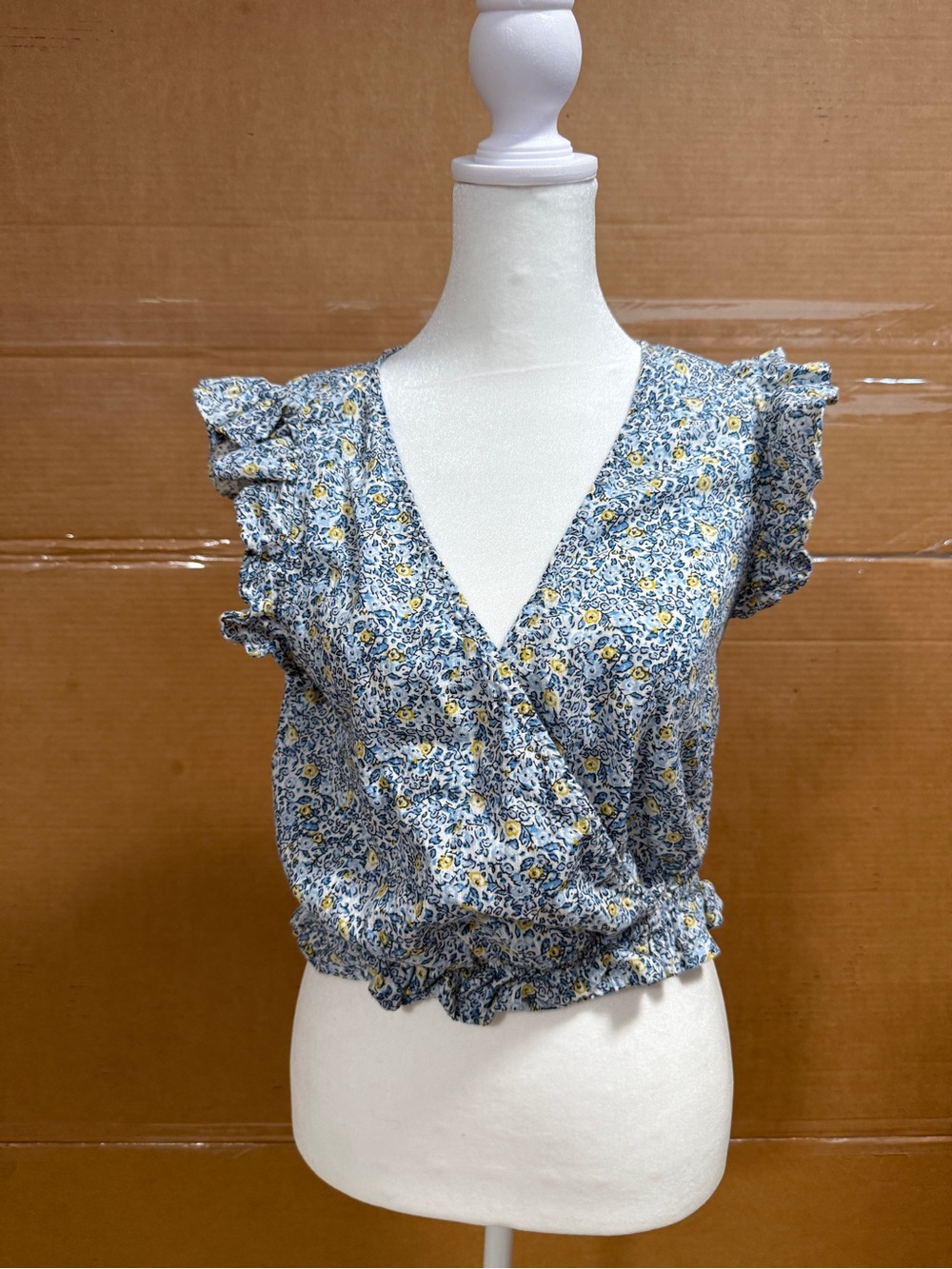 Universal Threads Blue Floral Ruffled Wrap Crop Top